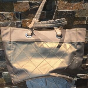 Elegant CHANEL Tote Bag